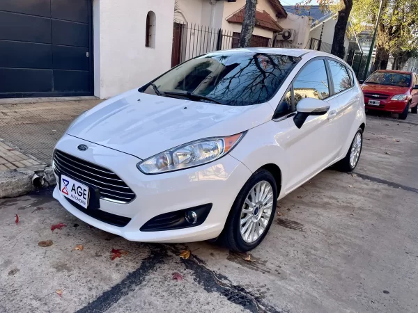 Ford Fiesta Kinetic 1.6 Titanium Powershift 120cv 2015 - Image 2