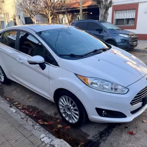 Ford Fiesta Kinetic 1.6 Titanium Powershift 120cv 2015
