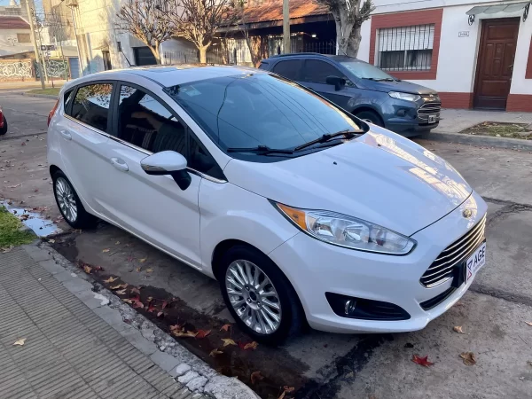 Ford Fiesta Kinetic 1.6 Titanium Powershift 120cv 2015