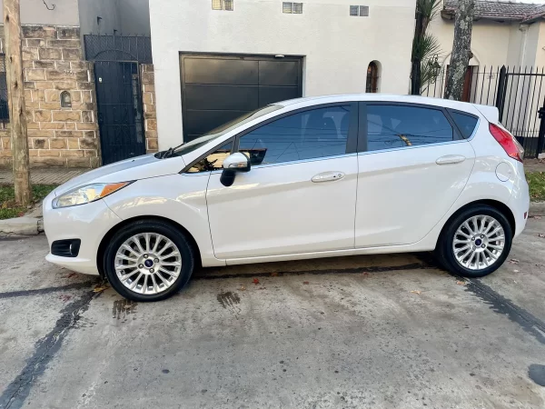Ford Fiesta Kinetic 1.6 Titanium Powershift 120cv 2015 - Image 3