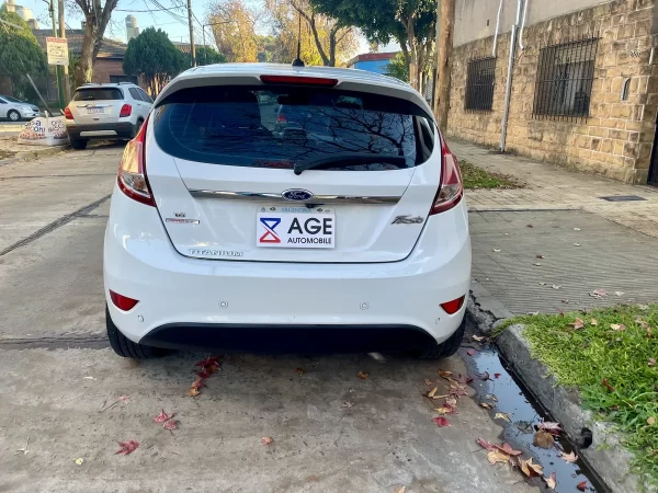 Ford Fiesta Kinetic 1.6 Titanium Powershift 120cv 2015 - Image 4